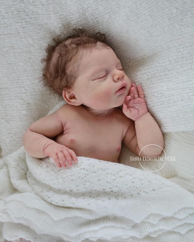 ​Full body silicone doll Luna sleeping in pastel outfit